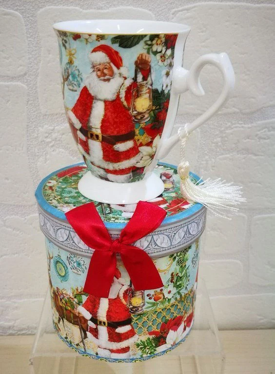 Tazza In Ceramica Babbo Natale Con Scatola Altezza 11 Cm